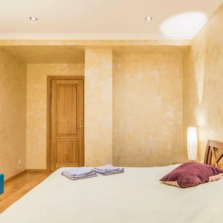 Old Spacious 2 Bedroom * Riga