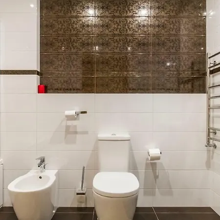 Old Spacious 2 Bedroom *