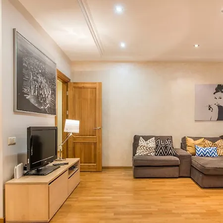 Apartment Old Spacious 2 Bedroom *