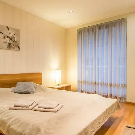 Old Spacious 2 Bedroom * Riga