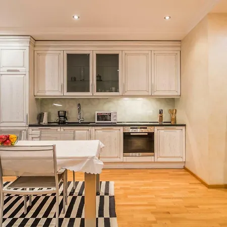 Old Spacious 2 Bedroom Appartement