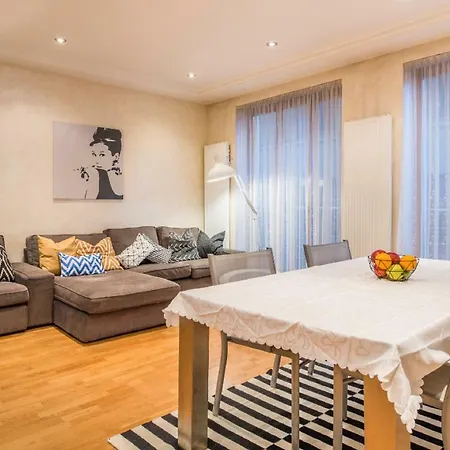Old Spacious 2 Bedroom * Riga