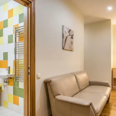 Old Spacious 2 Bedroom *